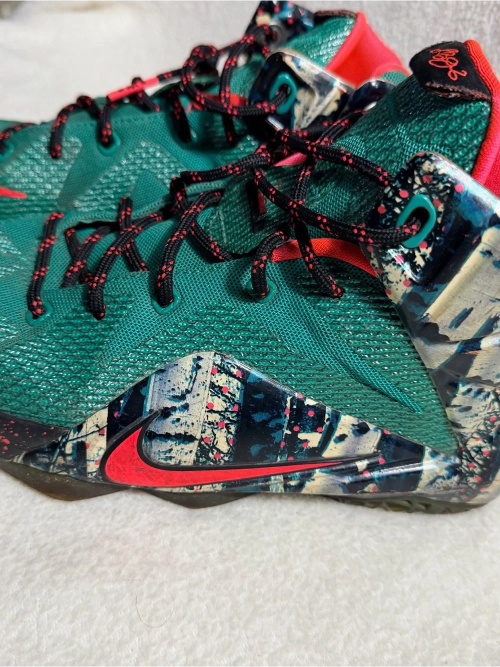 Nike LeBron 12 GS Christmas Emerald Green Basketball Shoes Size 7Y